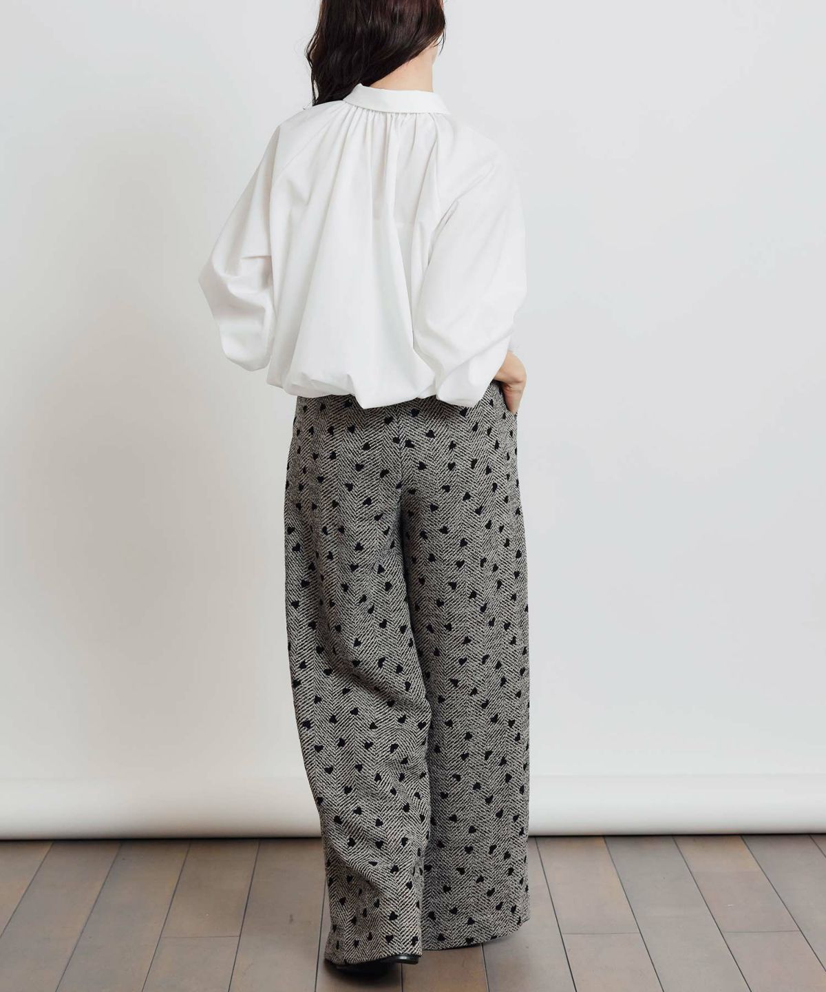 model：H155　着用サイズ：M　モカ