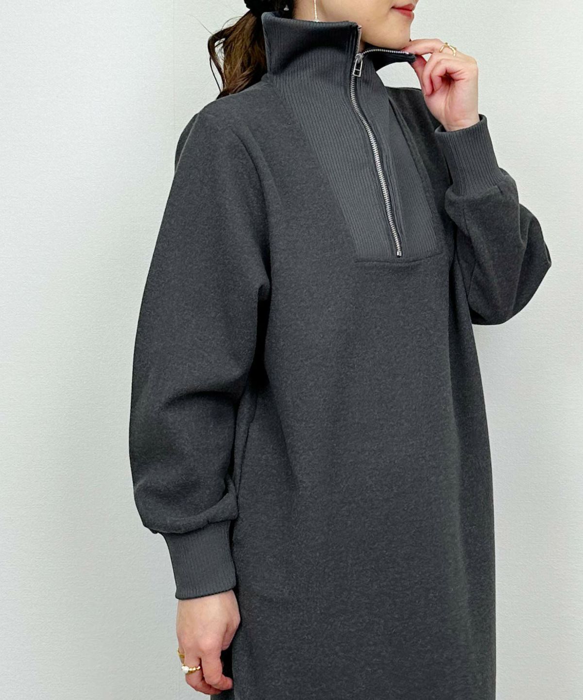 model：H164　着用サイズ：M　チャコールグレー