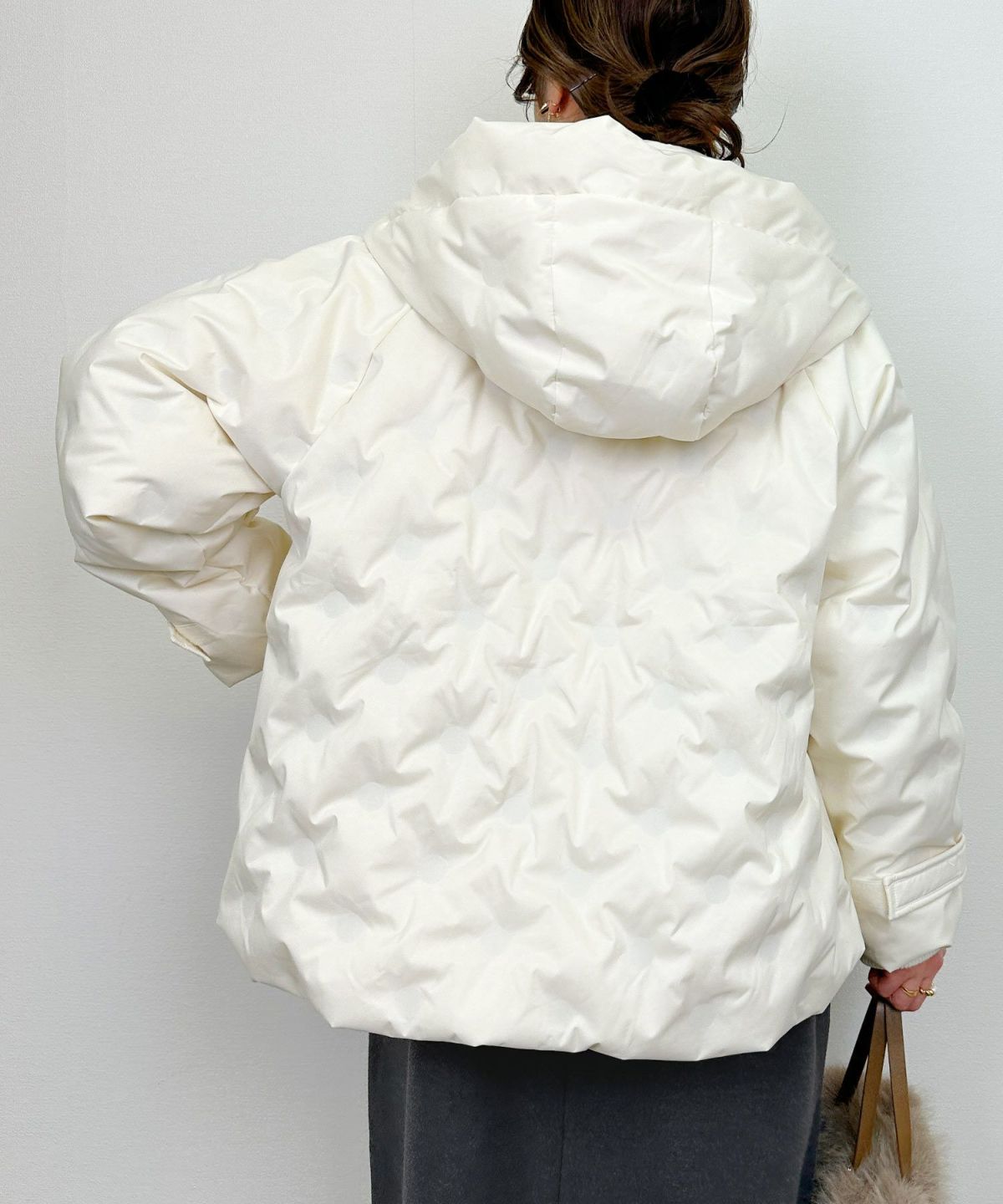 model：H164　着用サイズ：M　アイボリー