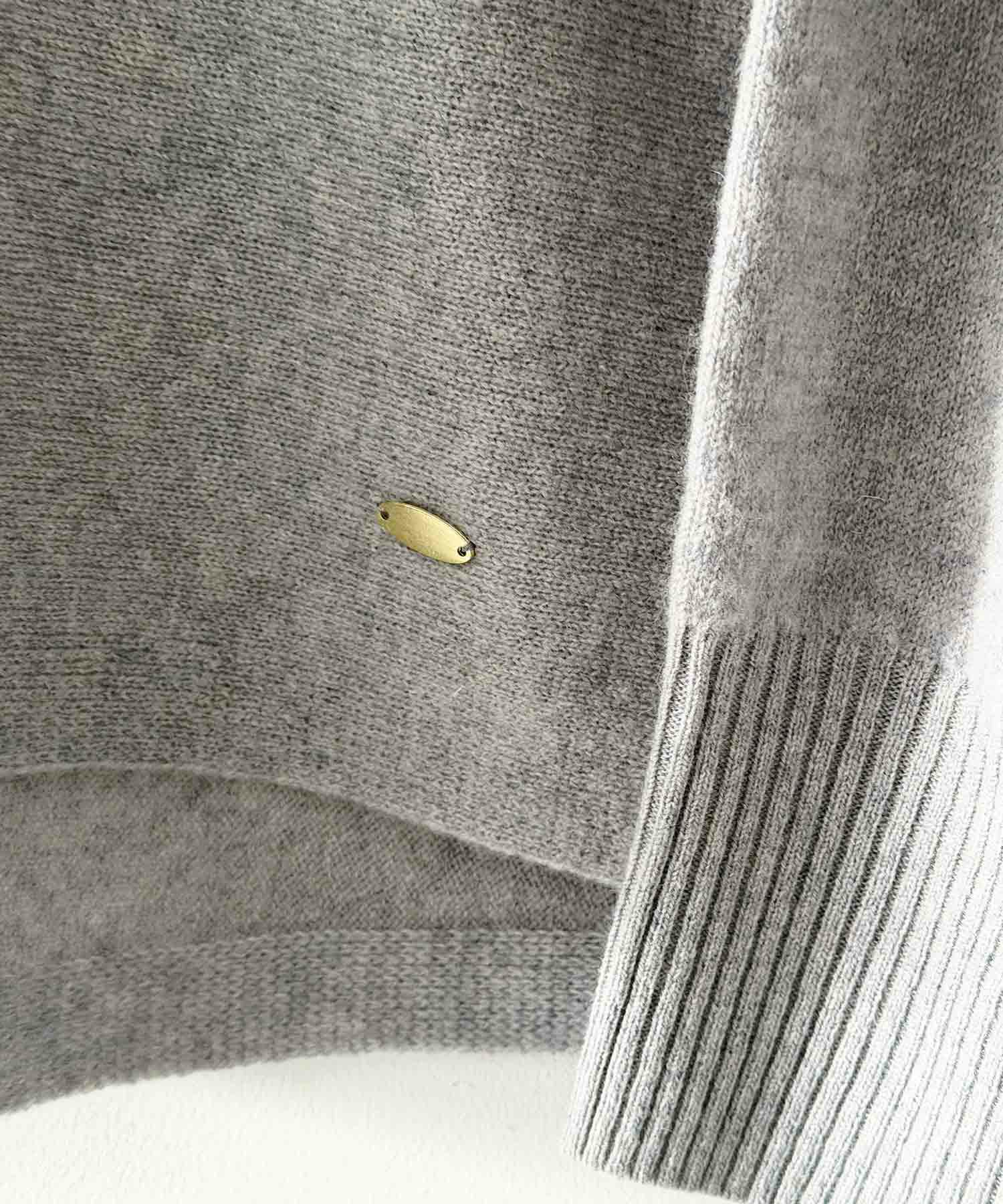 裾にチャーム付き