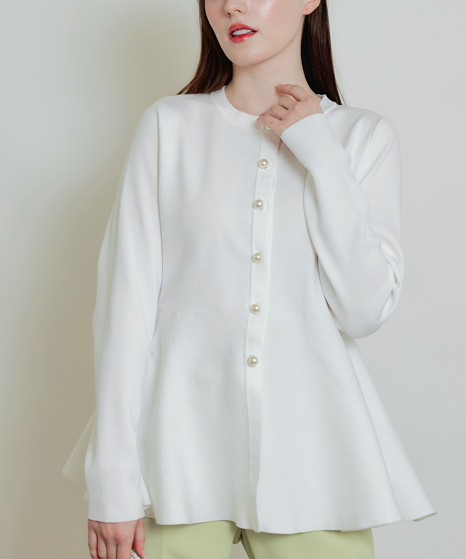 model：H160　着用サイズ：M　オフホワイト