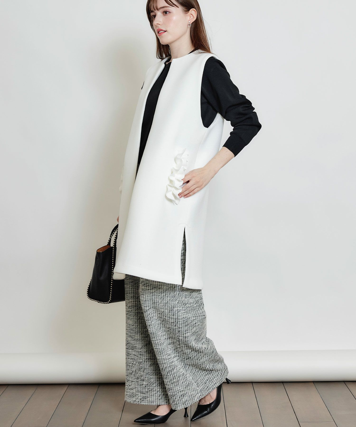 model：H160　着用サイズ：M　オフホワイト