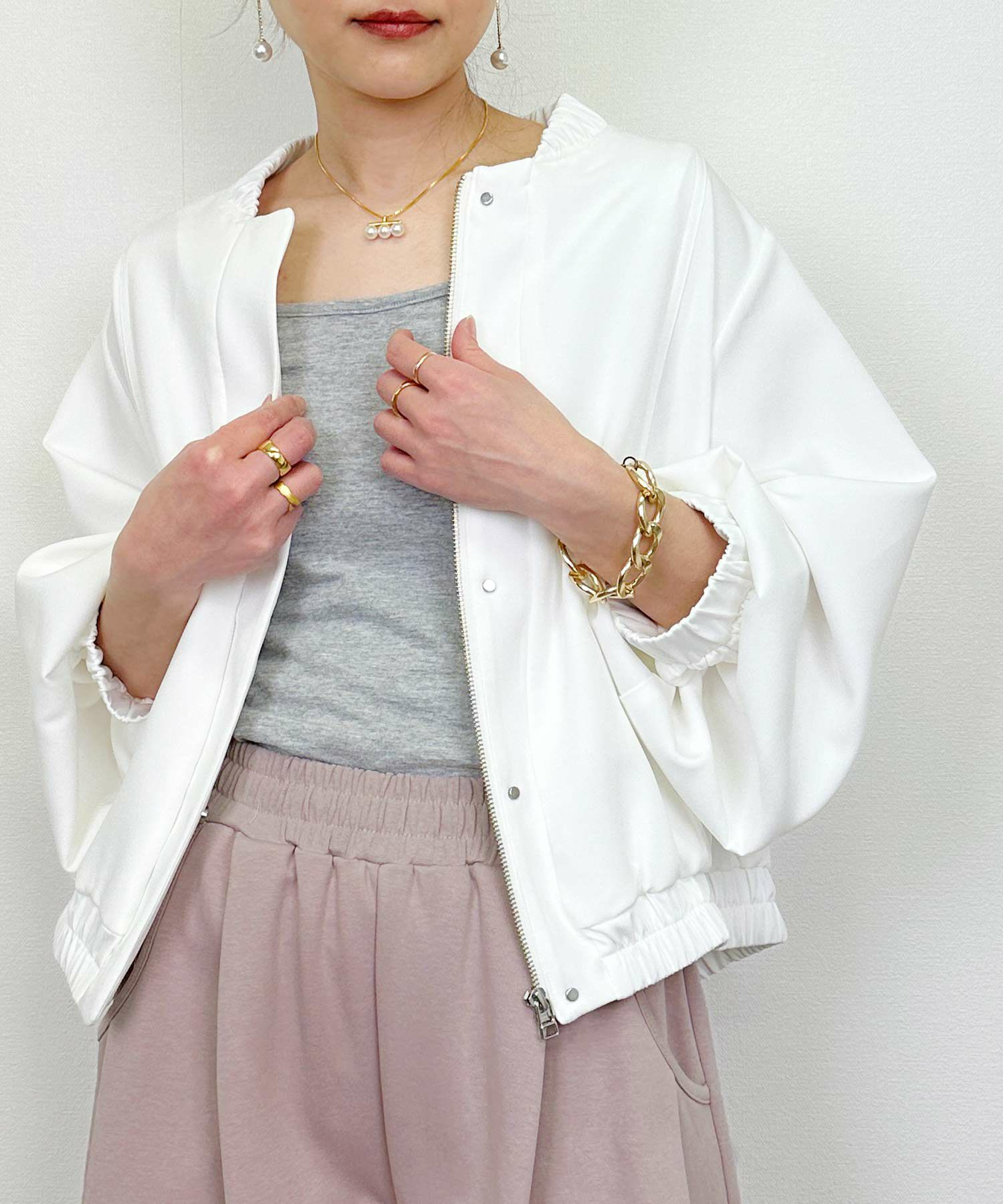 model：H164　着用サイズ：M　オフホワイト