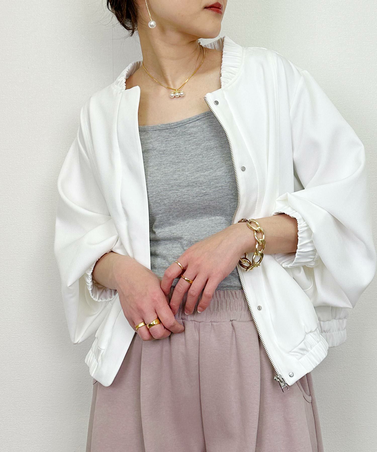model：H164　着用サイズ：M　オフホワイト