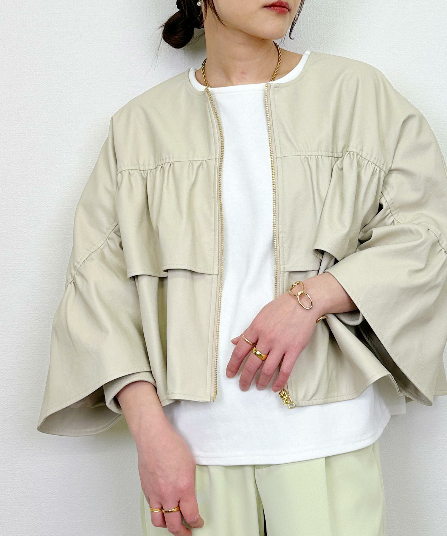 model：H164　着用サイズ：M　アイボリー