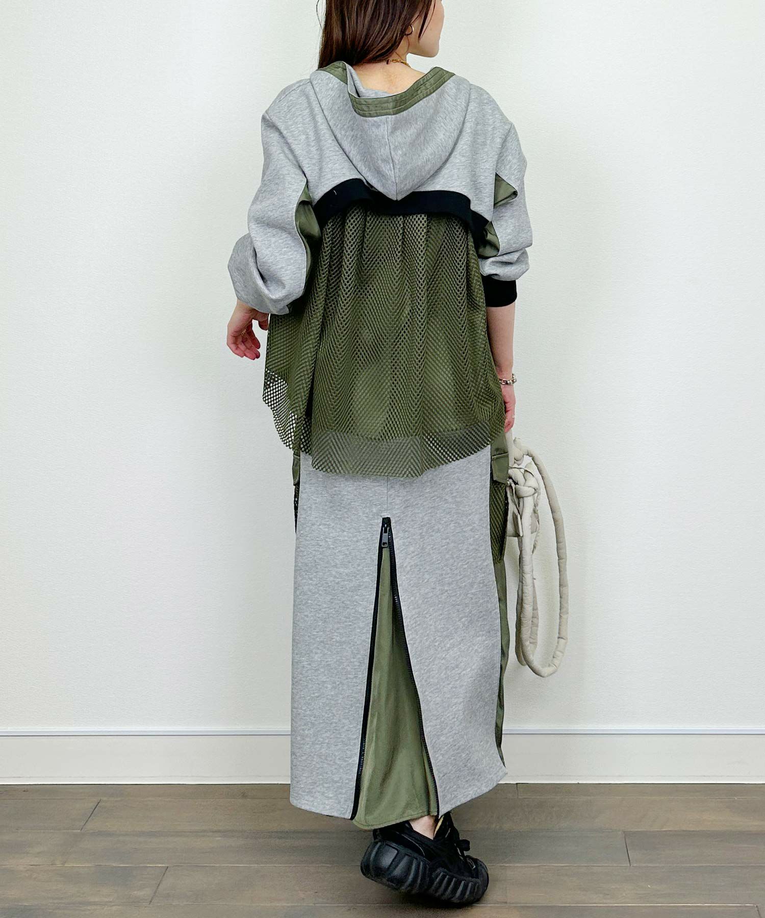 model：H164　着用サイズ：M　グレー