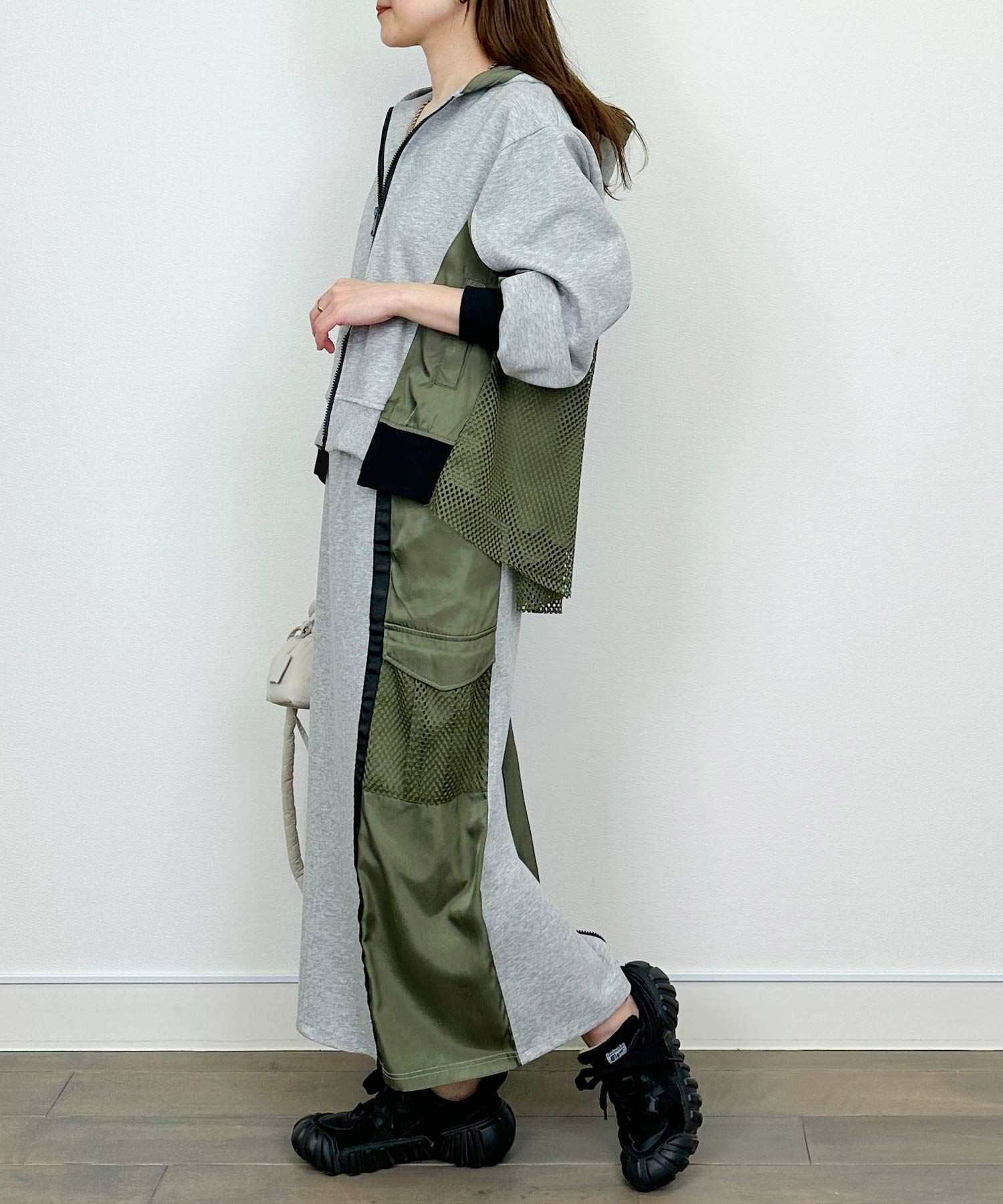 model：H164　着用サイズ：M　グレー