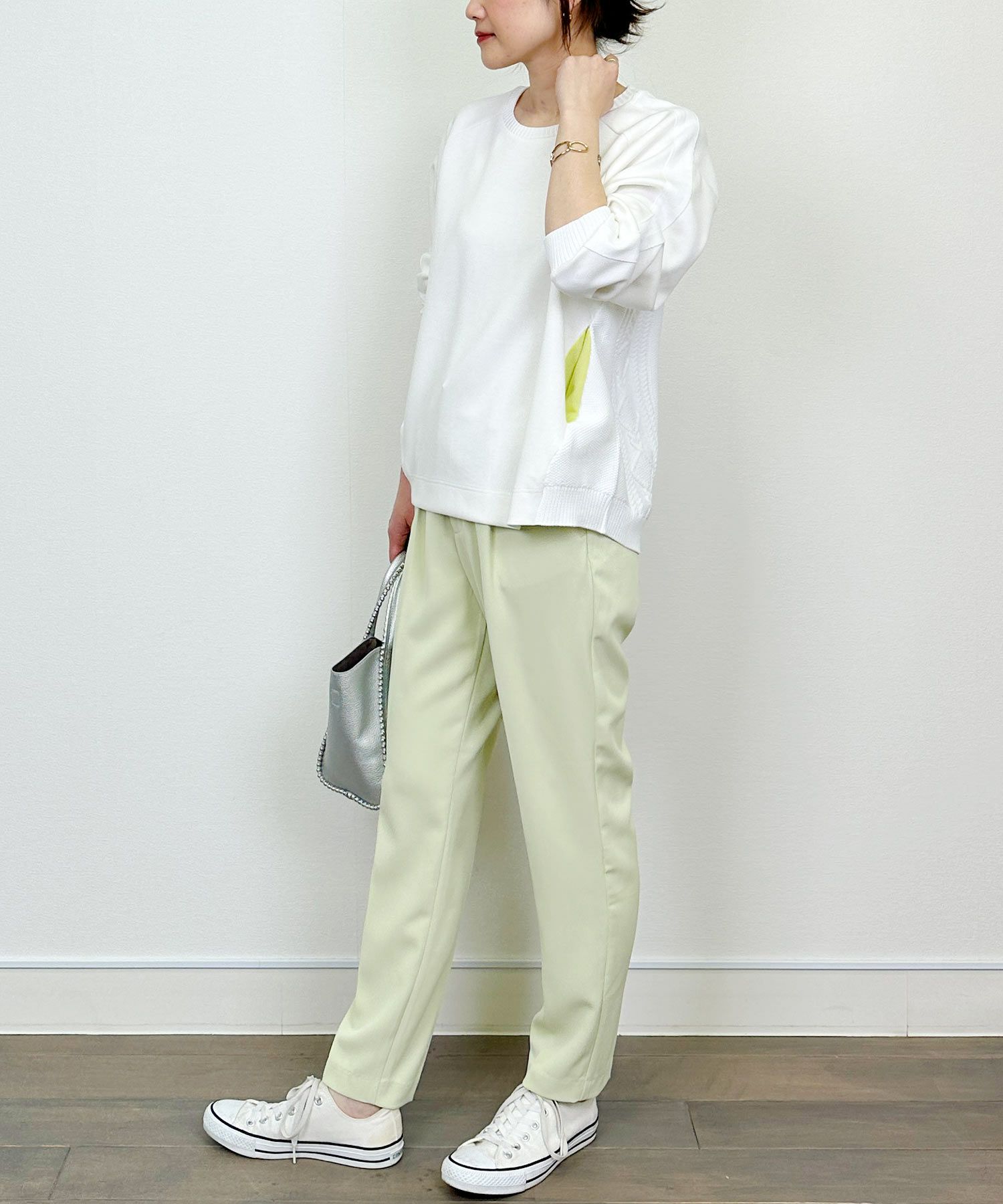 model：H164　着用サイズ：M　オフホワイト