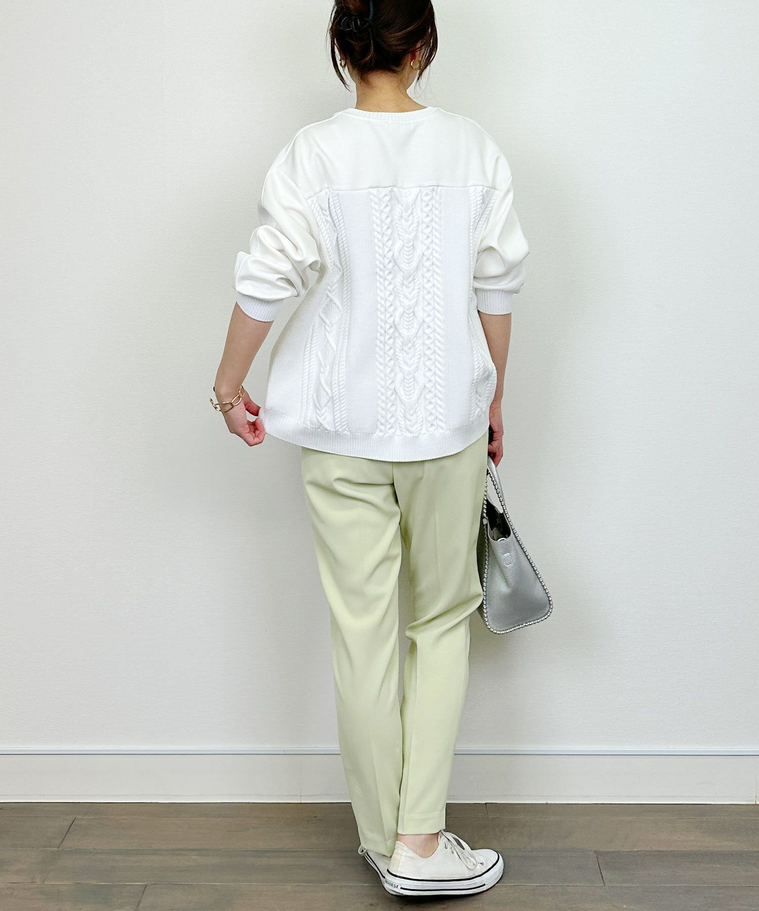 model：H164　着用サイズ：M　オフホワイト