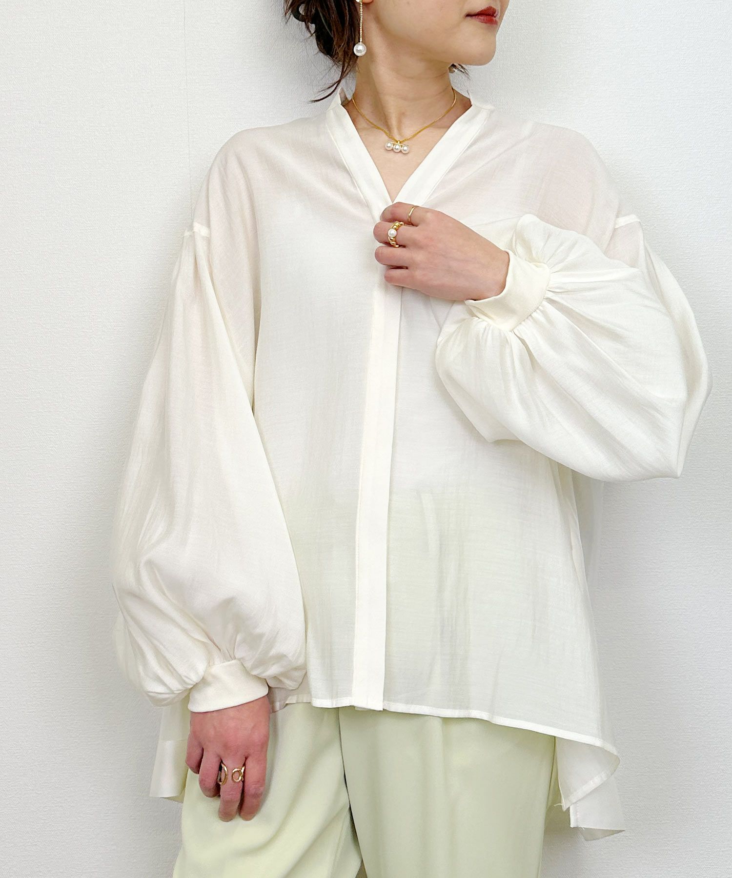 model：H164　着用サイズ：M　オフホワイト