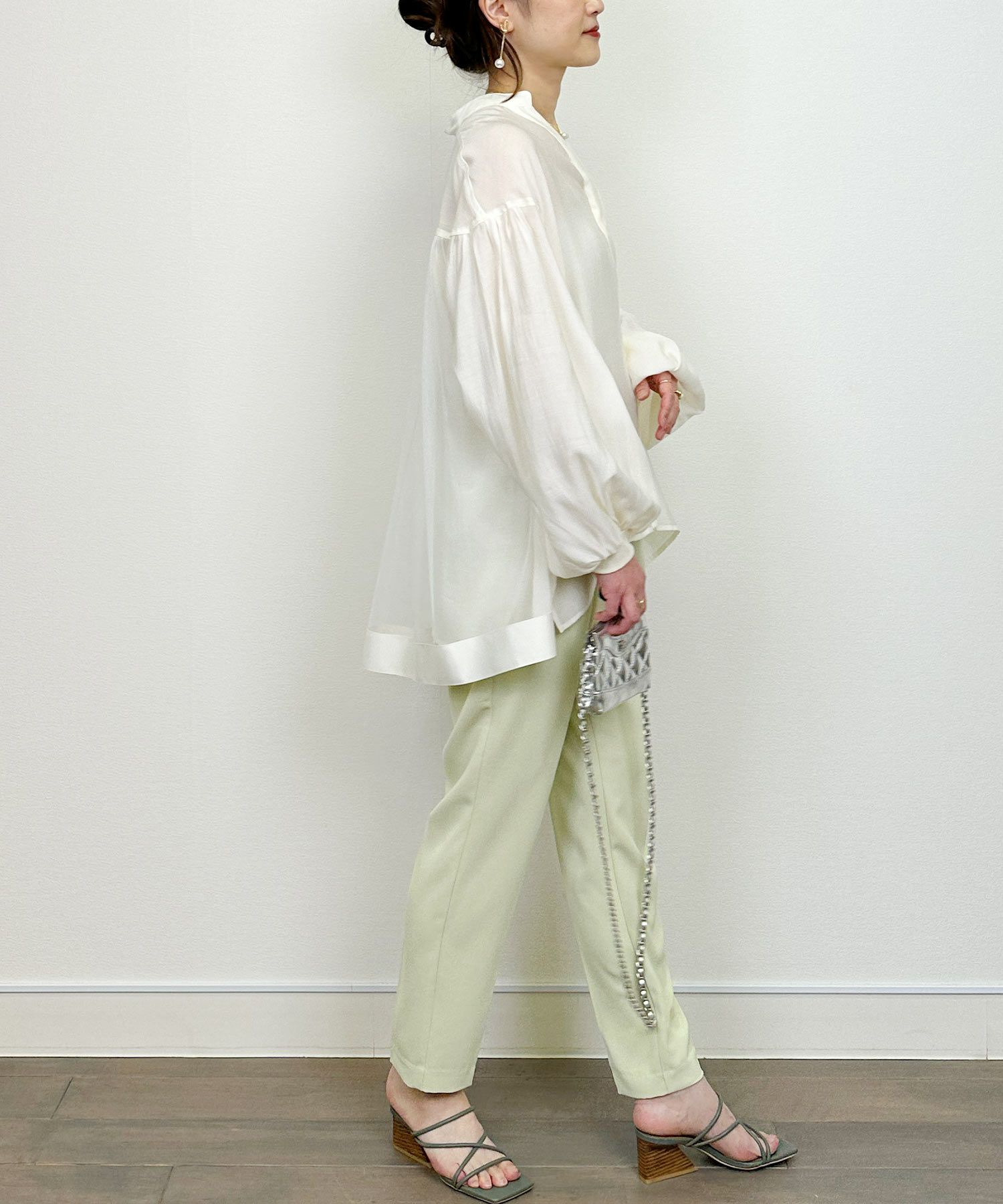 model：H164　着用サイズ：M　オフホワイト