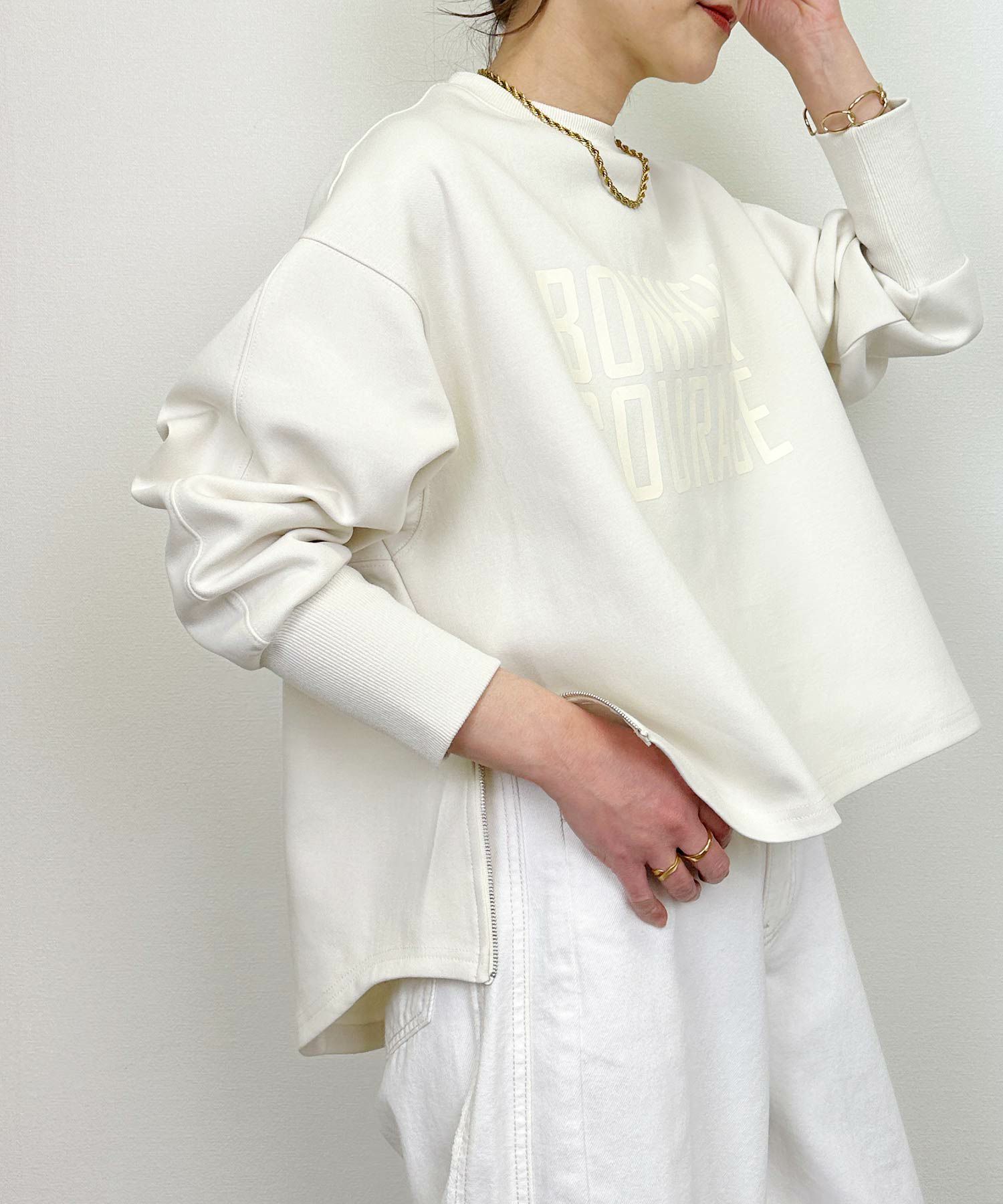 model：H164　着用サイズ：M　オフホワイト