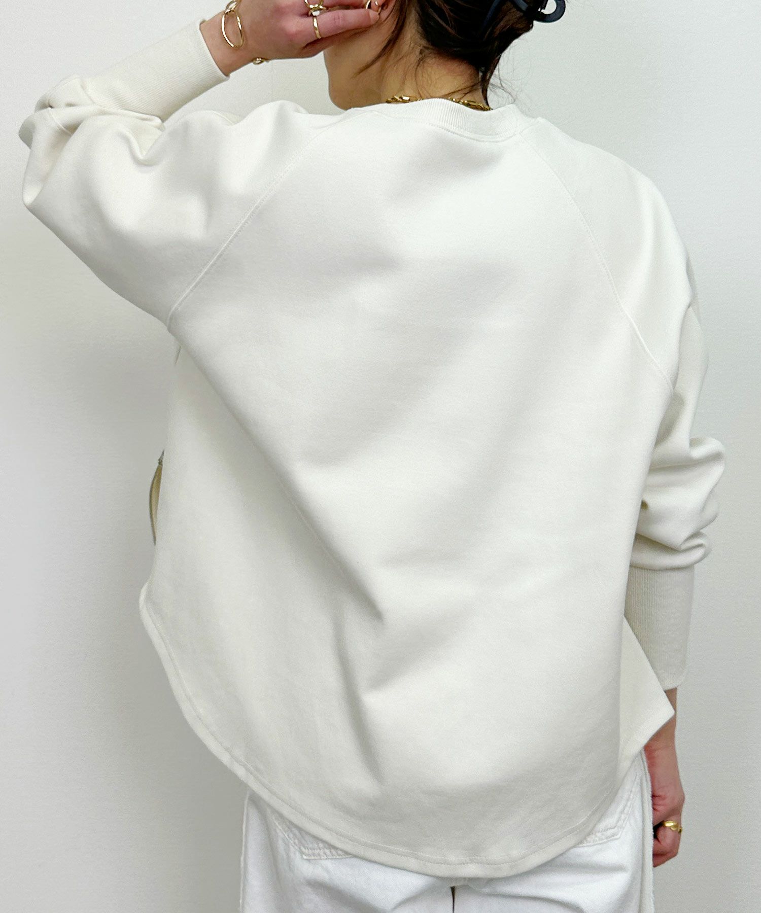 model：H164　着用サイズ：M　オフホワイト