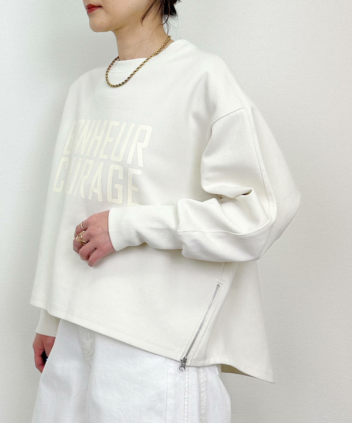 model：H164　着用サイズ：M　オフホワイト