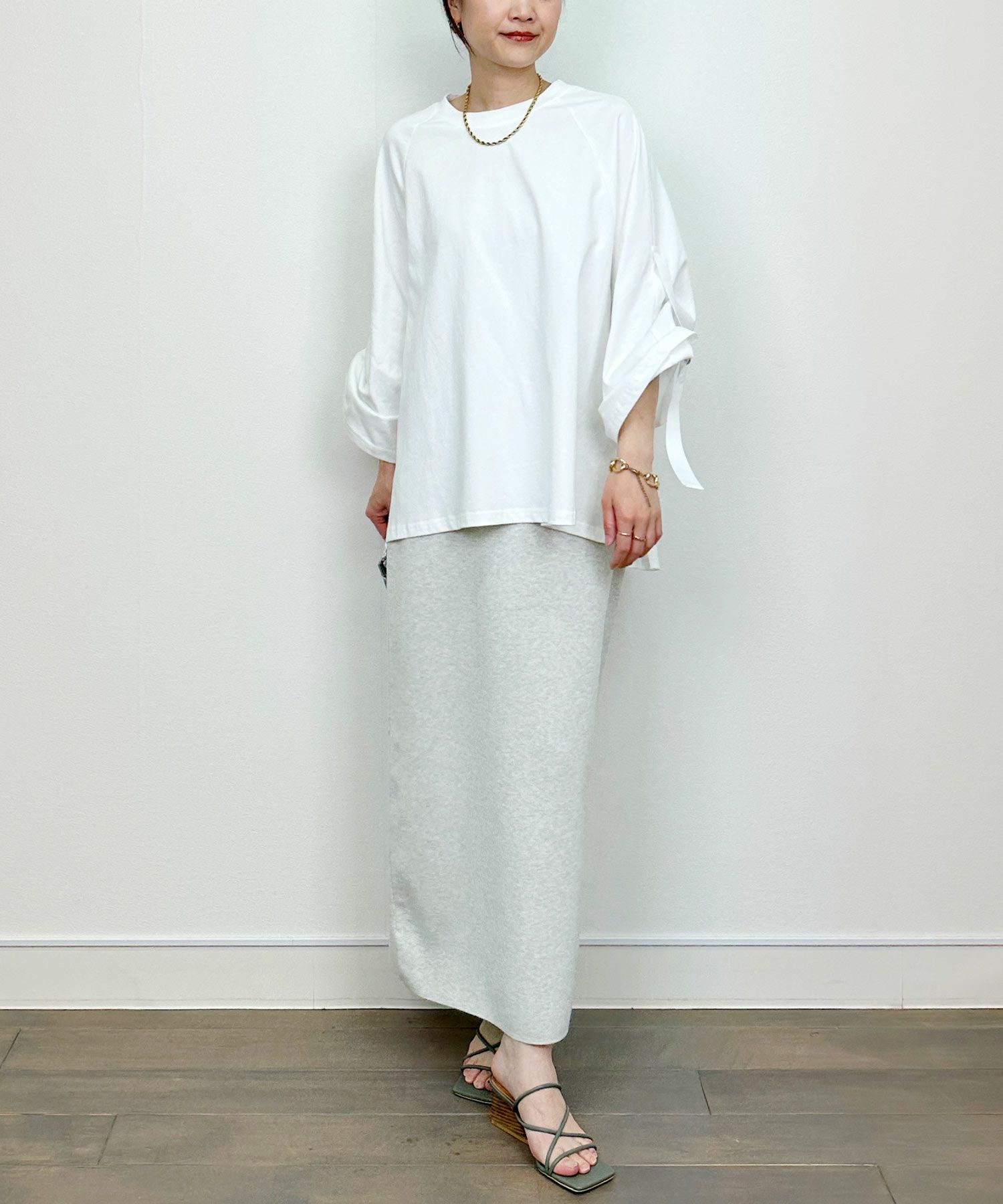 model：H164　着用サイズ：M　オフホワイト