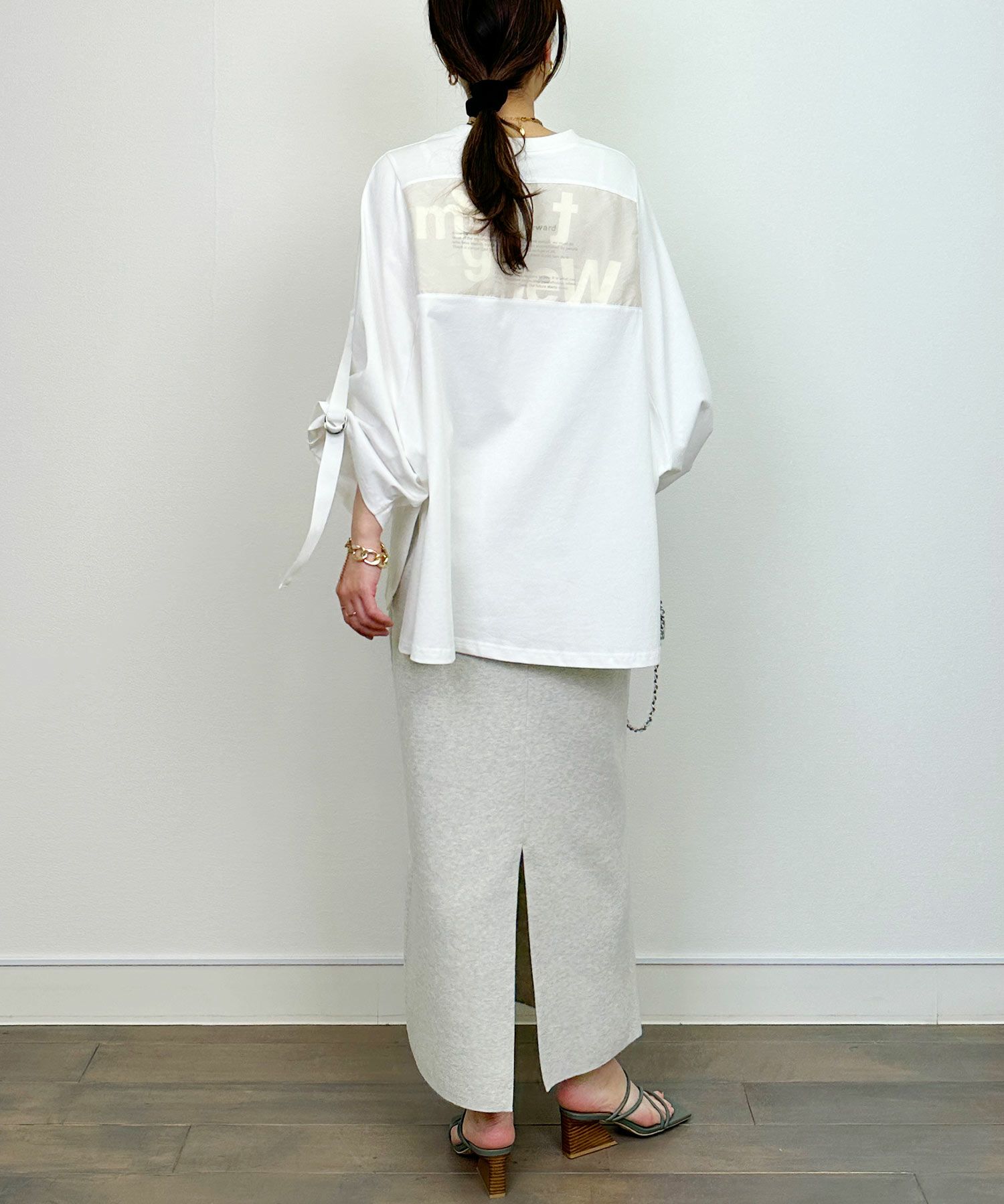 model：H164　着用サイズ：M　オフホワイト